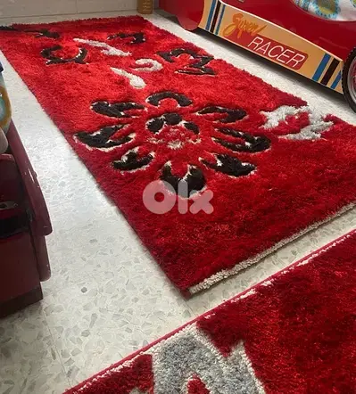 سجادة عدد ٢ نوعية ممتازة  ومرتبين    قياسها ٢ مترين ب ١ متر