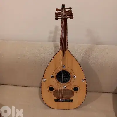 Oud - عود علي خليفة بحالة ممتازة