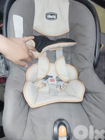كرسي للسيارة chicco