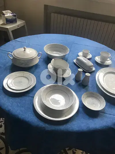 SET OF NEW PORCELAIN PLATES FOR 24 PERSONS