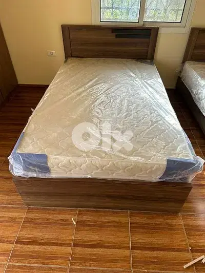 تخت مفرد ونص 120 سم مع فرشة