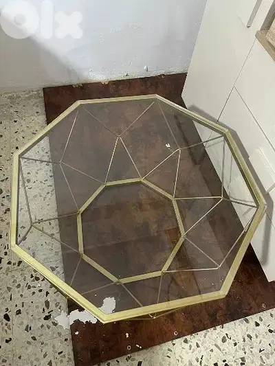 طاولة جيكون مسدسة لون ذهبي وج قزاز