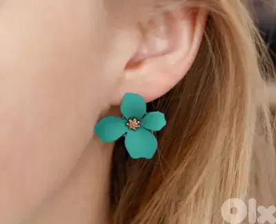 stunning flowers earrings