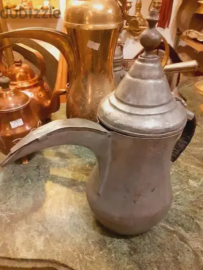 دلة قهوة قديمة مختومة
