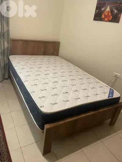 تخت مفرد و نص مع فرشة طبية جديدة
