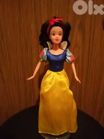 PRINCESS SNOW WHITE dressed Disney Great doll has bend legs +Shoes=23$