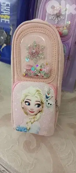 لوازم مدرسية جديدة الوان و اشكال مختلفة