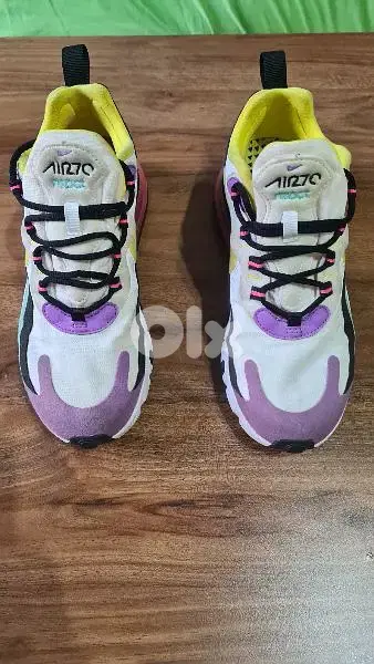 Nike react 270