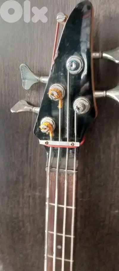 Bass guitar