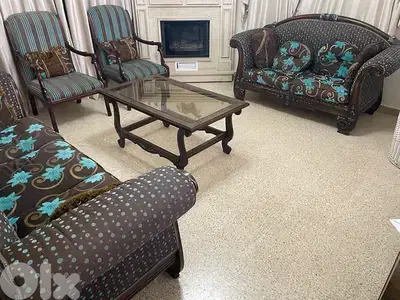Living Room Sofas And Table
