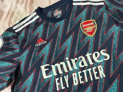 arsenal bergkamp 10 limited edition adidas third  jersey