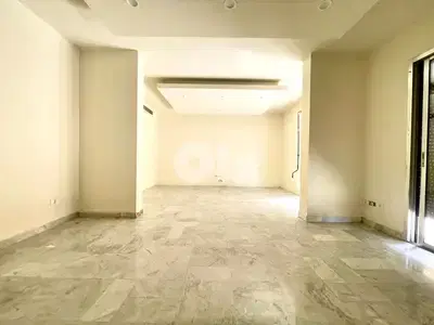 RAO26-4886 Office 250m for rent in Achrafieh, $ 1,500 cash