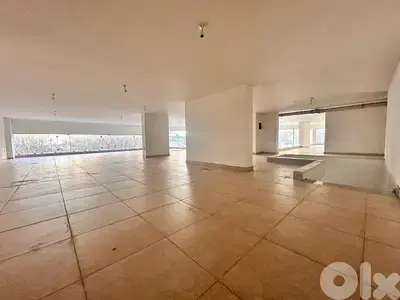 Showroom For Sale in Unesco صالة عرض للبيع في اليونسكو