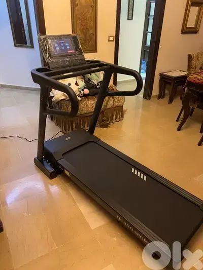 Motorized treadmill with tv (WIFI)
