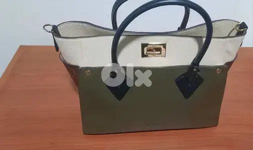 Handbag sac Louis Vuitton. جزدان