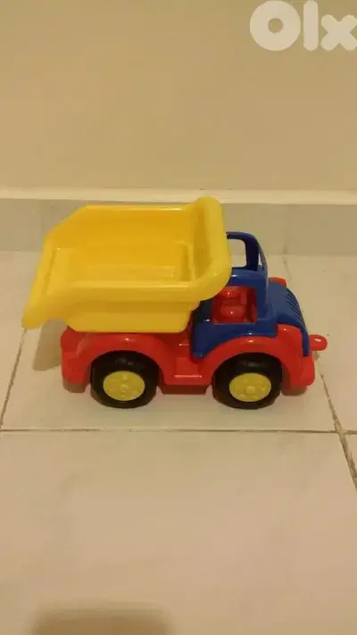 Dump truck