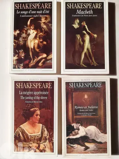 5 pocket books by Shakespeare in French