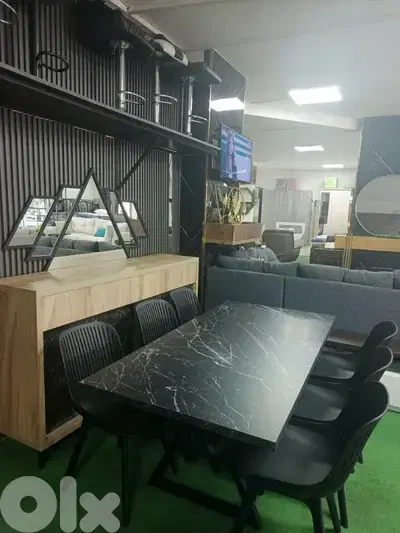 غرفة سفرة كاملة. Full dining room