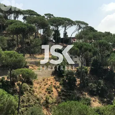 L16965 - 915 SQM Land For Sale in Baabdat With A Nice View
