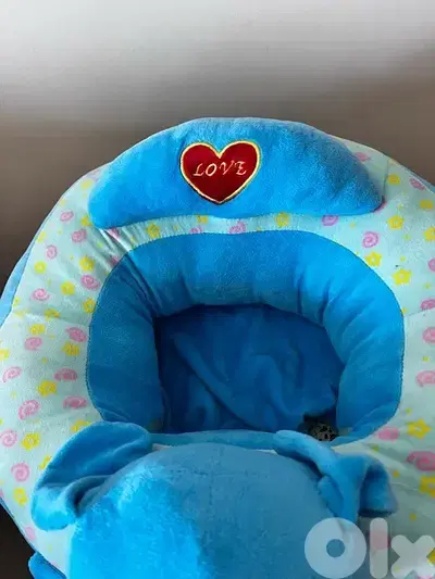 Baby pillow seat