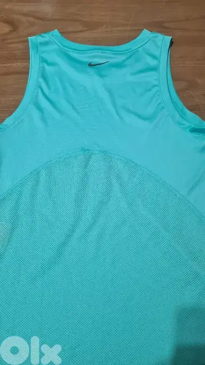 Nike drifit top