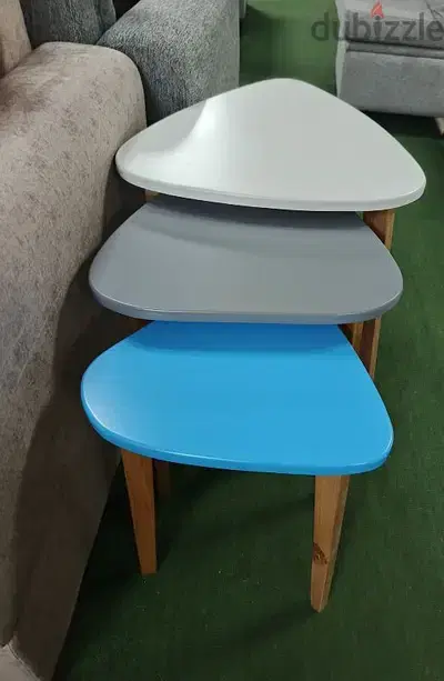 طاولات خشب كل الالوان. wooden tables