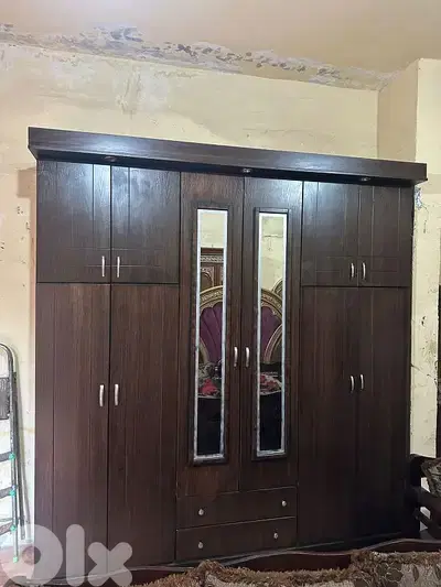 خزانة عشر درف طابقين شبه جديدة