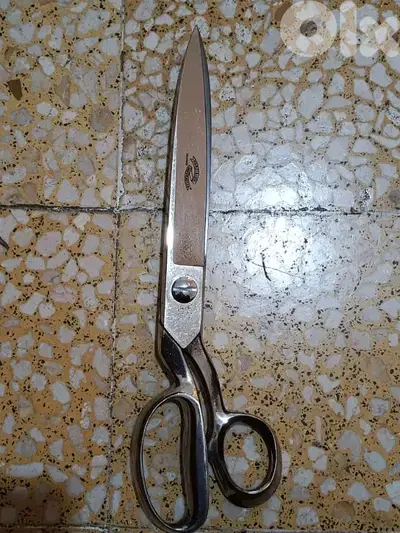 مقص للخياطة