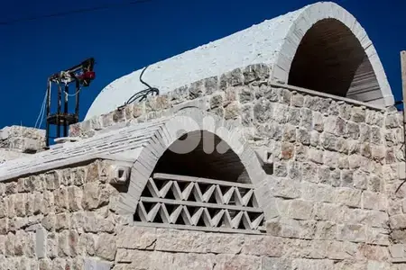 متعهد حجر صخر