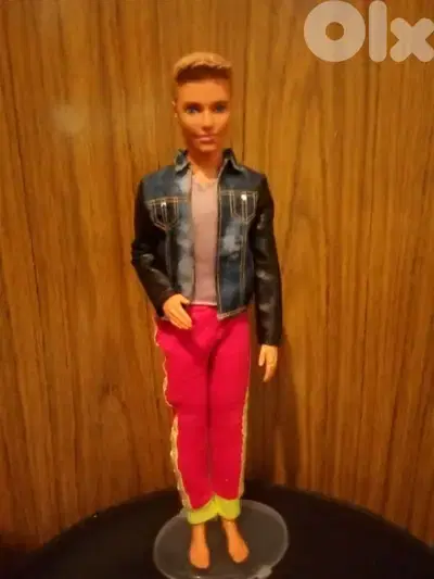 KEN FASHIONISTA -Mattel 2012 Barbie friend wearing as new doll=18$