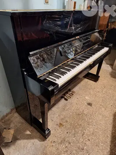 piano Yamaha u1 like new tuning warranty