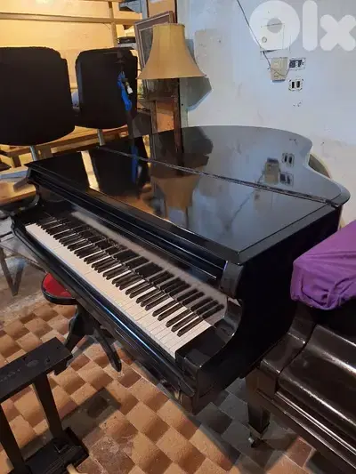 piano colour glossy black like new tuning warranty
