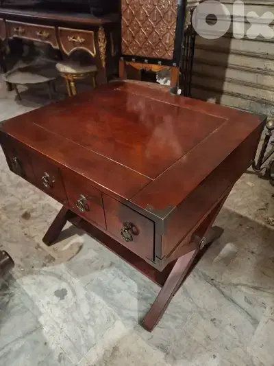 طاولة صالون انجليزية خشب جوز شغل فني رائعة ومميزة coffee table