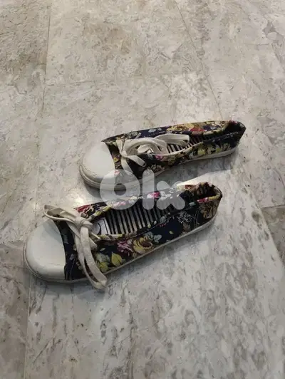Shoes size 37