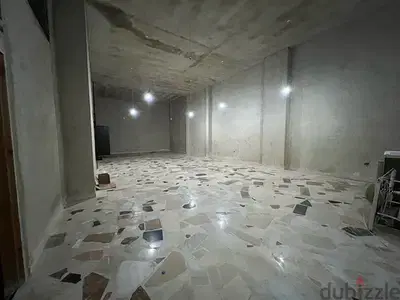5.5m Height warehouse with easy access in Deir tamish