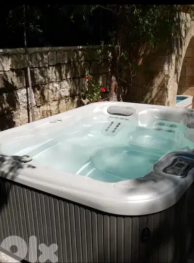 HotSpring Outdoor Portable SPA & Jacuzzi Model JETSETTER.
