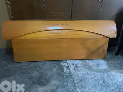 تخت مجوز كتير نظيف مفرش إيطالي حديد