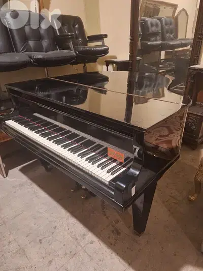 piano Hoffman black colour very good condition baby grand