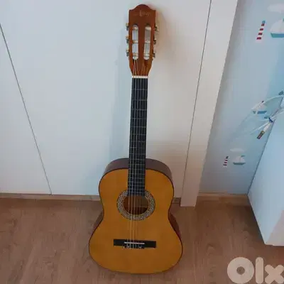 Guitar Trois-Quart offered for sale