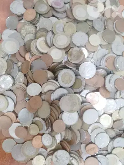 عملات أجنبية وعربية مشكلين قديمين سعر الكيلو 15 دولار