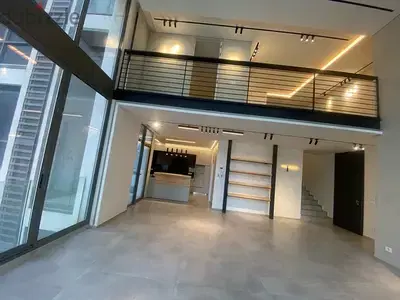 Amazing high ceiling loft with open view  shared gym and pool