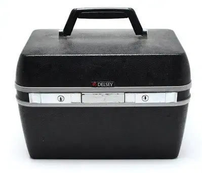 Dolsey للمكياج for make uo $100 original vintage not used. Black color