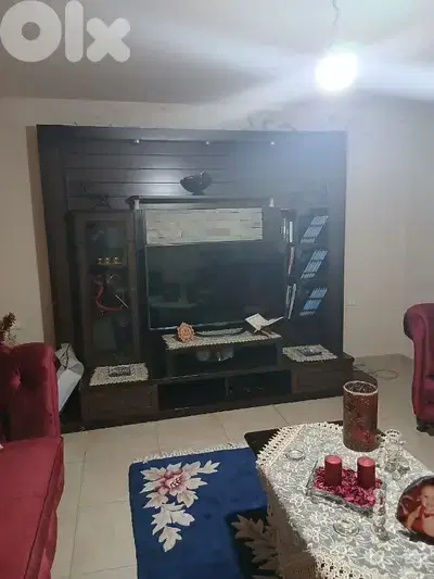 خزانة تلفزيون كبيرة