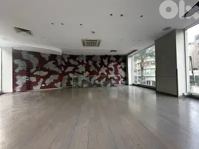 Shop for rent in Verdun محل للإيجار في فردان