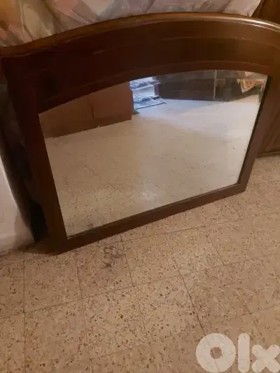للبيع مرايه مع برواز خشب