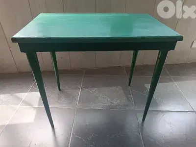 three tables 30$ ثلاثة طاولات بحالة جيدة