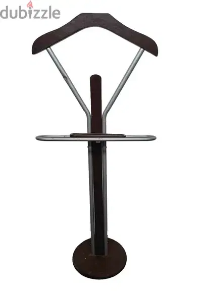 Vintage Clothes Stand – Classic Charm Meets Daily Use!