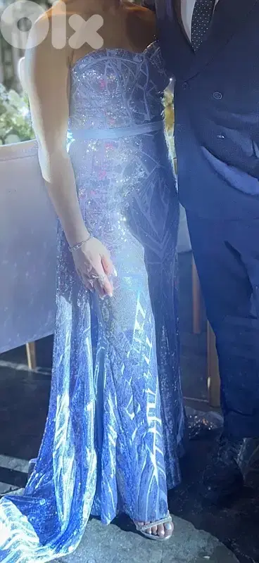 blue dress