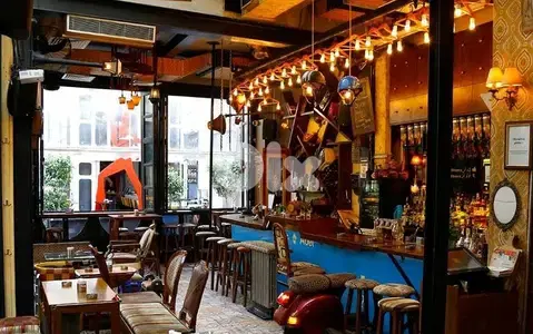 محل للايجار في الحمراء  Decorated Shop for rent in Hamra