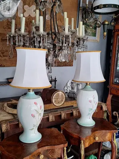 2 large porcelain lamps